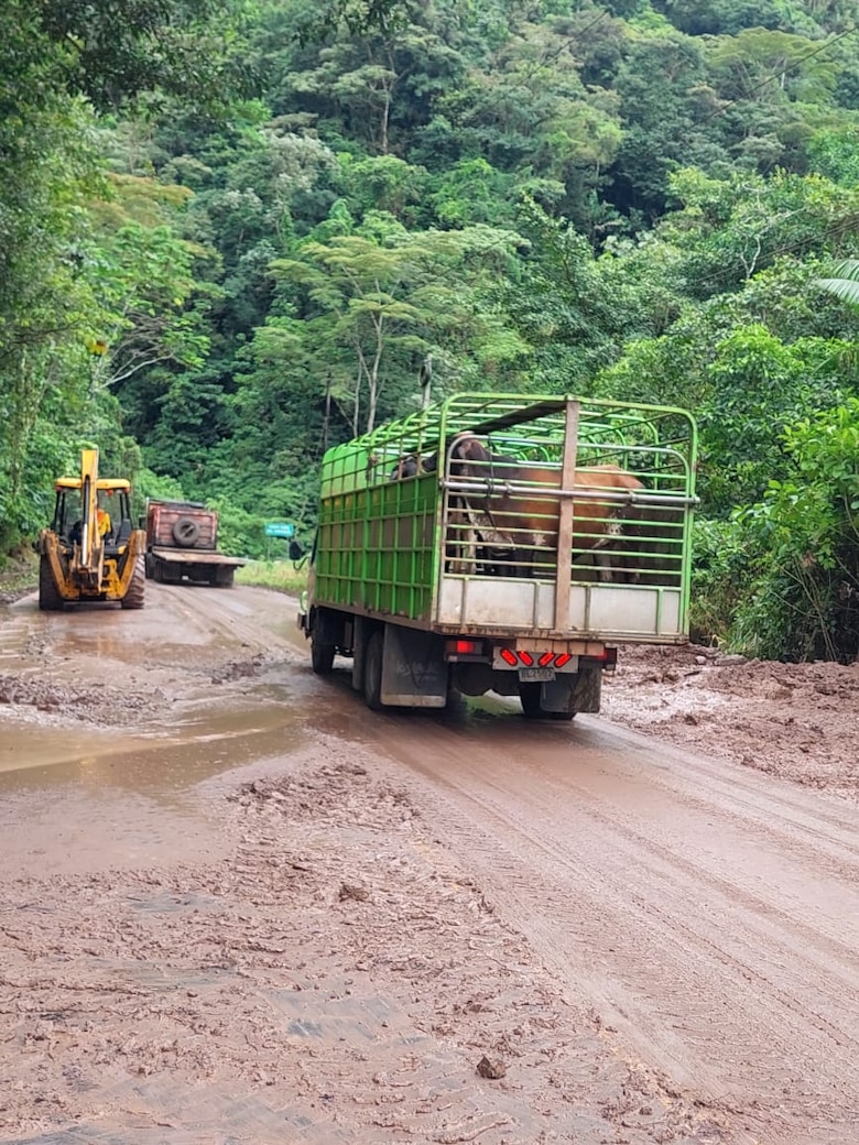 Despejan carretera entre Chiriquí Grande y Gualaca tras deslave por lluvias