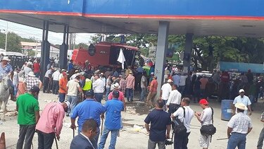 Productores realizan ‘centavotón’ para pagar multa de ganadero