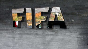 Real Madrid y Atlético castigados sin fichar durante un año por la FIFA