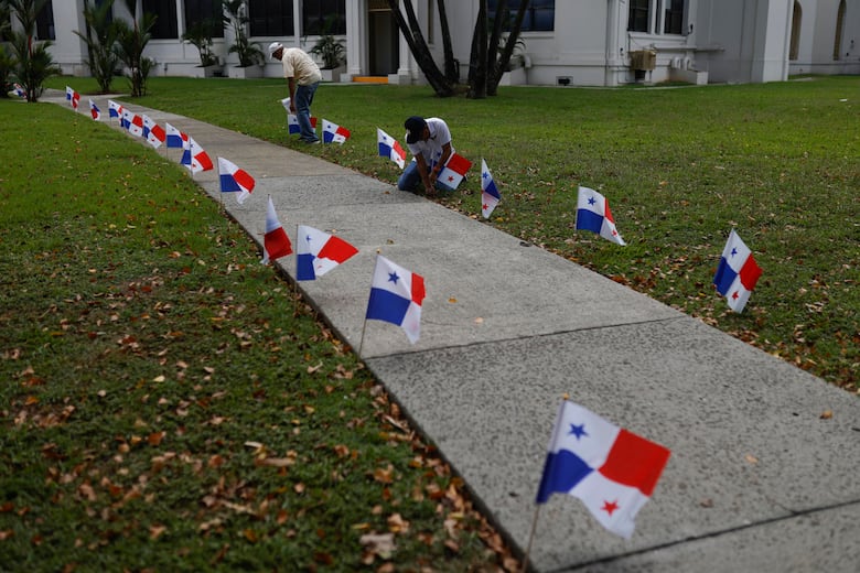 Siembra de banderas en defensa del Canal
