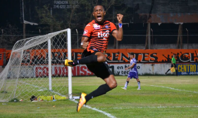 Nico Muñoz da victoria al Águila con un espectacular gol