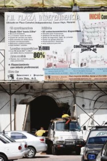 Plaza Independencia, a poco de terminar