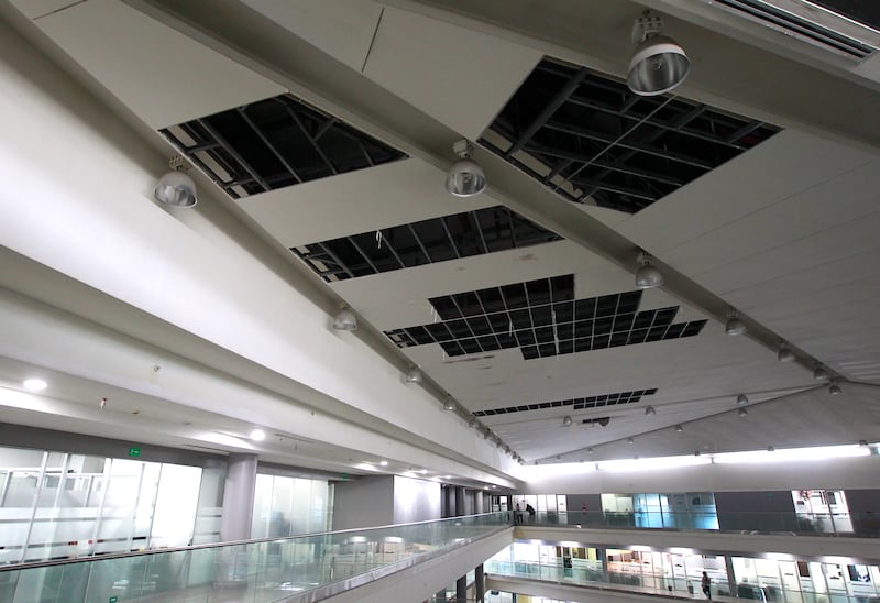 La Asamblea por dentro: grietas, filtraciones y un edificio que envejeció sin mantenimiento