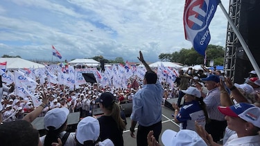 Cortizo ‘da cariño’ a Bocas del Toro; Carrizo pide los votos