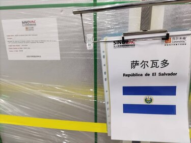 El Salvador recibe primer lote de vacunas de China para combatir la Covid-19