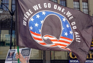 Seguidor de QAnon en Estados Unidos mató a sus hijos creyendo que tenían ‘ADN de serpiente’