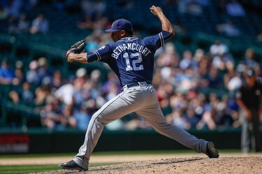 Bethancourt juega cuatro posiciones con los Padres, hasta lanza
