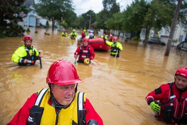 La tormenta tropical Henri toca tierra en la costa este de Estados Unidos