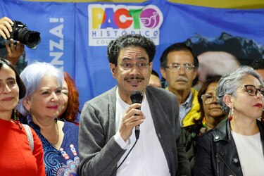 Iván Cepeda se convierte en el candidato presidencial del partido de Petro en Colombia 
