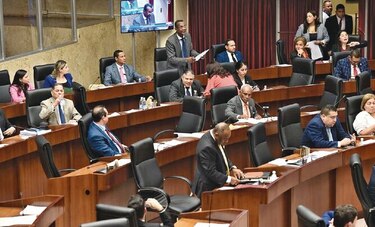 Reforma constitucional pasa al tercer debate