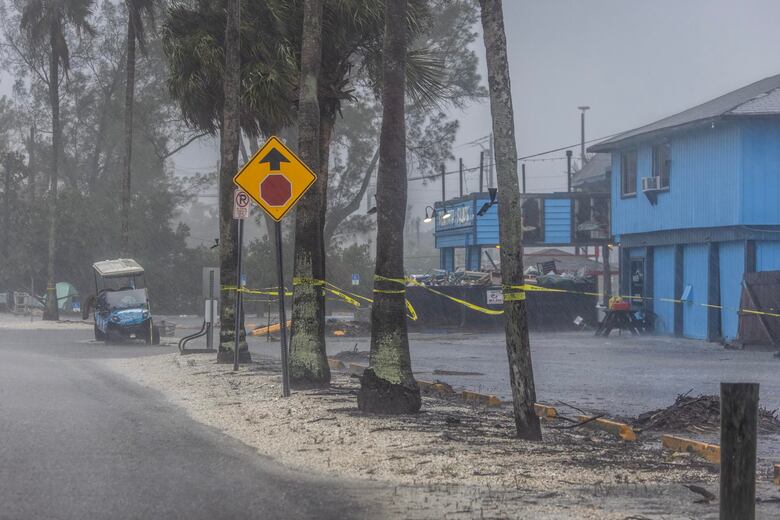Milton golpea el centro de Florida en una noche con millones de desplazados y sin luz; baja de categoría