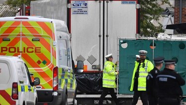 Descubren 39 cadáveres en un camión en Reino Unido