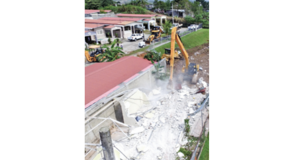Comienza demolición de viviendas en Plaza Valencia