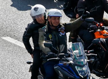 Bolsonaro, multado con 100 dólares por incumplir medidas contra la Covid-19