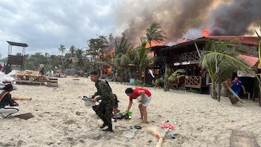 Un voraz incendio destruye un complejo turístico de la ciudad colombiana de Santa Marta