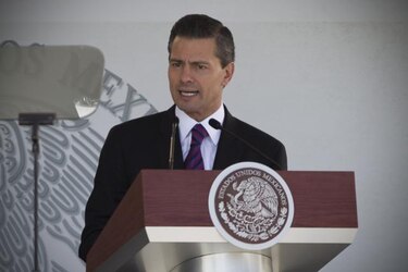 Estudiantes piden la renuncia a Enrique Peña Nieto en plazo de seis días