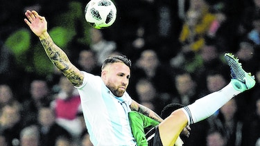 Argentina extraña a Messi y cae ante Nigeria