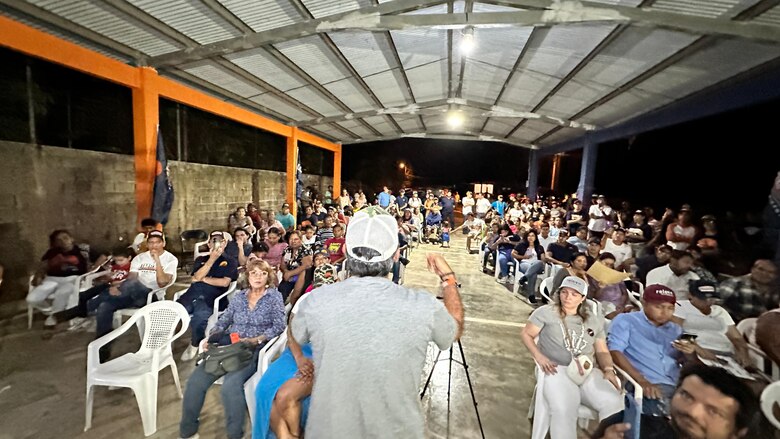Candidatos presidenciales libran un duelo de promesas por el voto