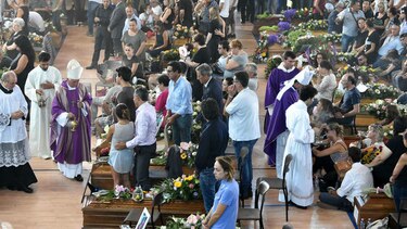 Comienzan funerales solemnes de víctimas del sismo en Italia