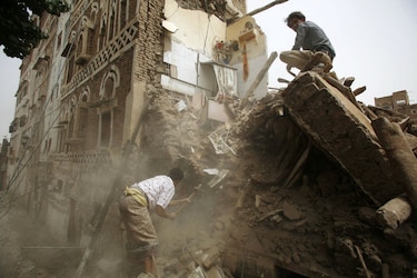 Al menos 31 muertos en atentados en Yemen revindicados por Estado Islámico
