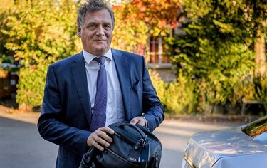 TAS señala a exdirigente de FIFA por usar vuelos privados y beneficiar a su hijo