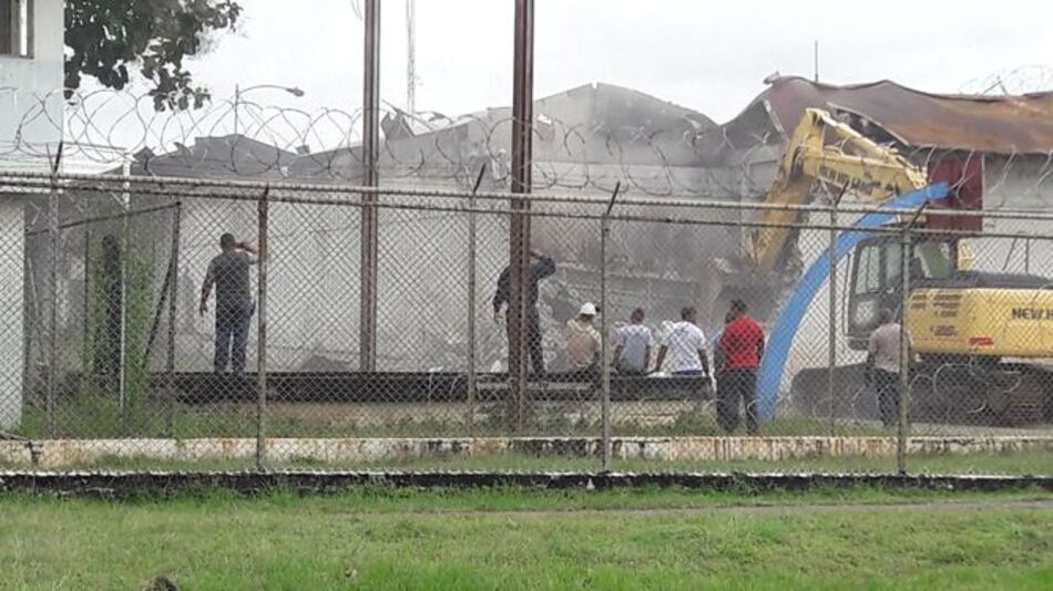 Empieza demolición de la cárcel pública de David