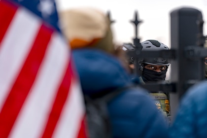 Minnesota acusa al FBI de impedirle acceder a evidencia sobre la mujer abatida por ICE