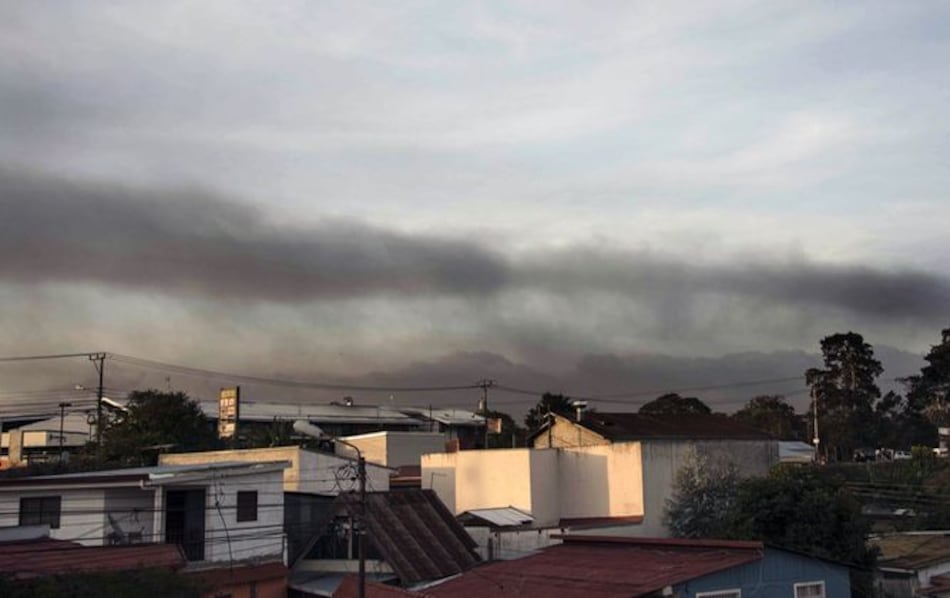 Volcán Turrialba registra nueva erupción en Costa Rica