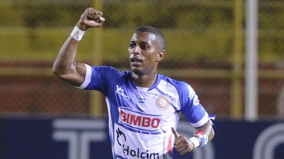 Nicolás Muñoz analiza su futuro en el fútbol de El Salvador