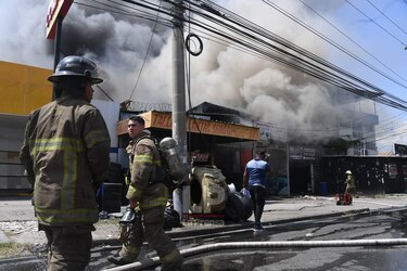 Incendio en el sector de Río Abajo afectó a varios comercios