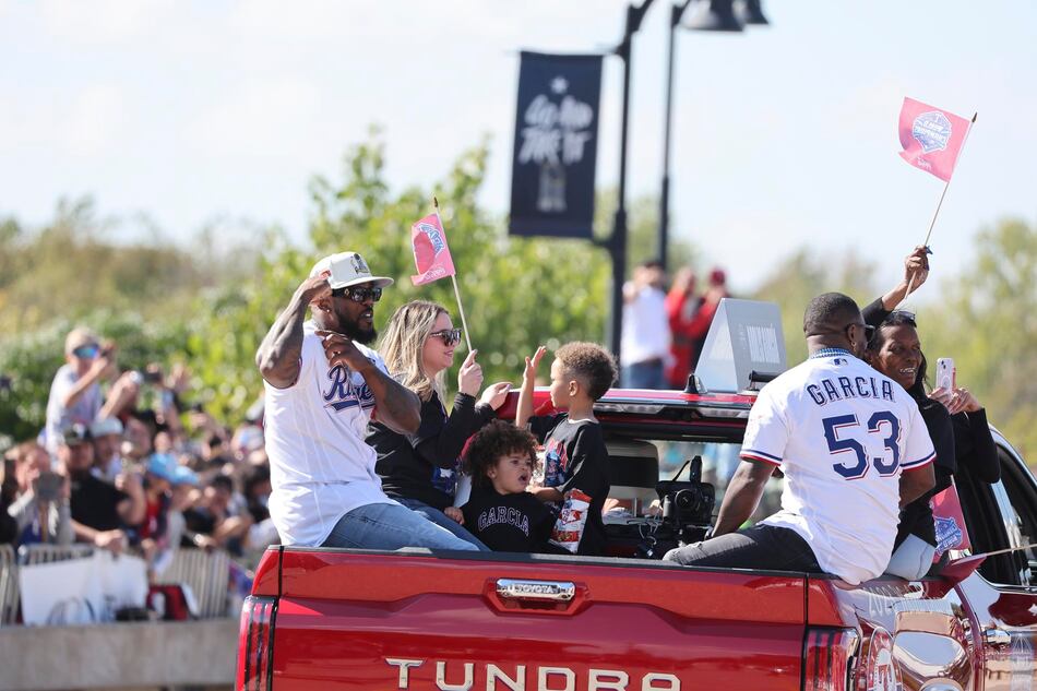 Los Rangers celebran su triunfo con la promesa de ganar otra Serie Mundial
