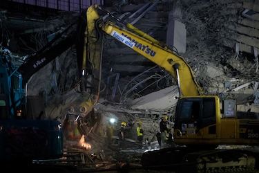 Siguen sin hallar supervivientes en el edificio de Bangkok que colapsó por el terremoto