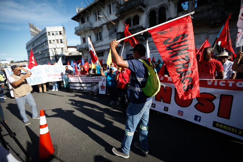 Con la muerte como símbolo, el Suntracs y otros grupos protestan contra las reformas a la CSS