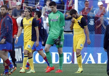 Atlético pierde y se queda sin margen de error en la liga española