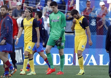 Atlético pierde y se queda sin margen de error en la liga española