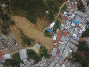 Suben a ocho las víctimas fatales por alud en Perú
