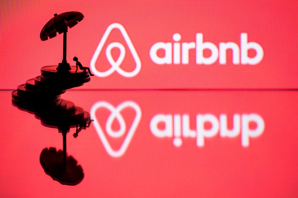 Airbnb despide a una cuarta parte de sus empleados por el impacto de la pandemia