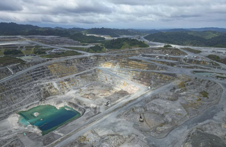 Vista aérea de una mina de cobre a cielo abierto de la filial de la compañía canadiense First Quantum, en Donoso, Panamá. Archivo