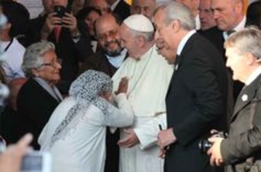 El Papa insta a fieles a la 'hospitalidad' en misa multitudinaria en Asunción