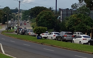Llega el combustible a Chiriquí y se forman largas filas para ingresar a las estaciones