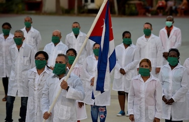Médicos cubanos van a Andorra, su segundo destino europeo contra el Covid-19