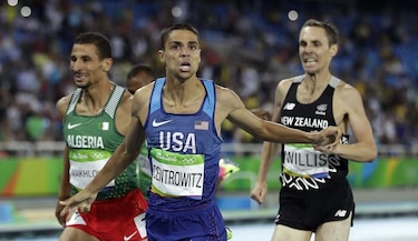 Estadounidense Centrowitz sorprende  y gana el oro en mil 500 metros