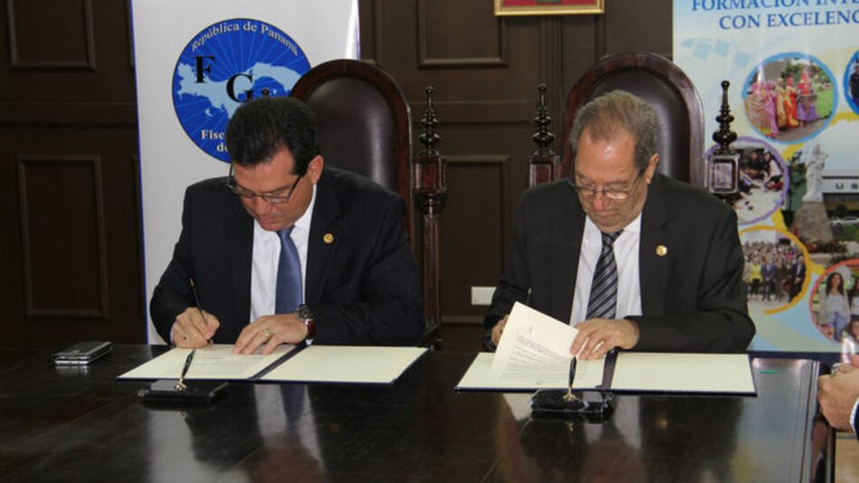 Fiscalía de Cuentas y la Universidad Santa María la Antigua suscriben acuerdo