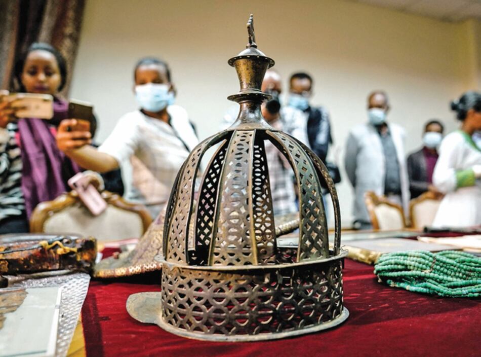 Retornan a Etiopía obras saqueadas en el siglo XIX