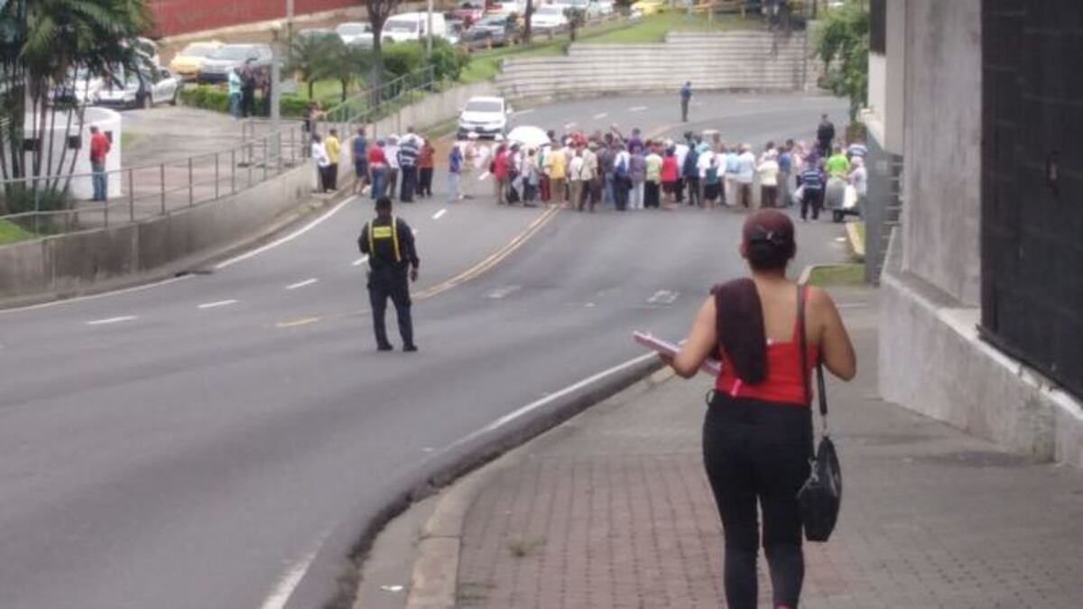 Cierre en la avenida de los Mártires.