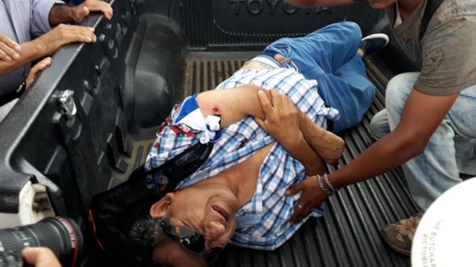 Atacan a manifestantes que participan en la 'Marcha de las Banderas' en Nicaragua