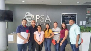 Universitarios de la Rafael Núñez visitan la terminal de PSA Panamá