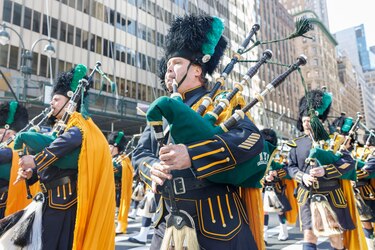 Nueva York celebra con gaitas, tréboles y cerveza el gran desfile de San Patricio