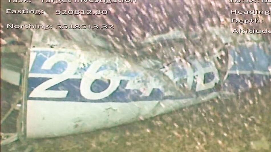 Hallan un cuerpo en el fuselaje del avión de Sala