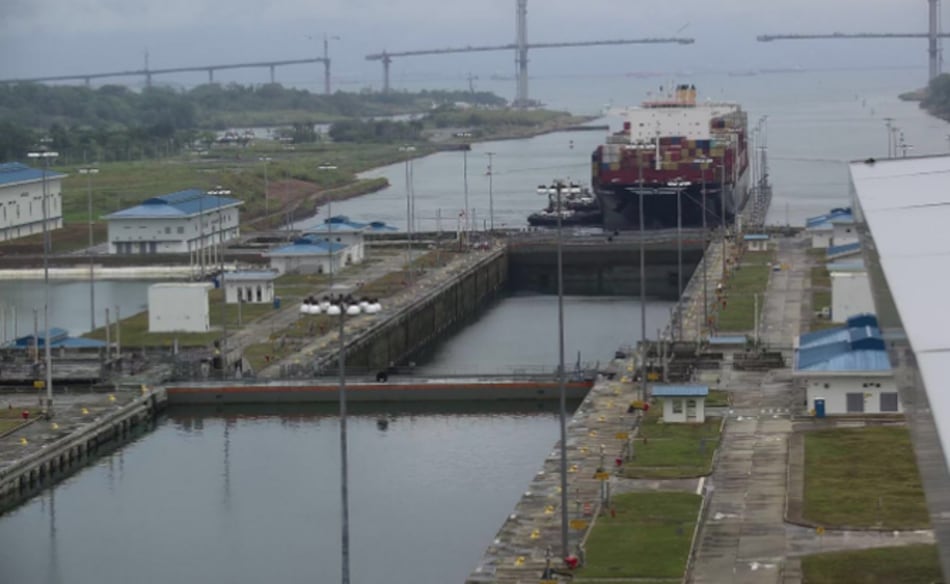 Capitanes de remolcadores impiden tránsito de buques por el Canal